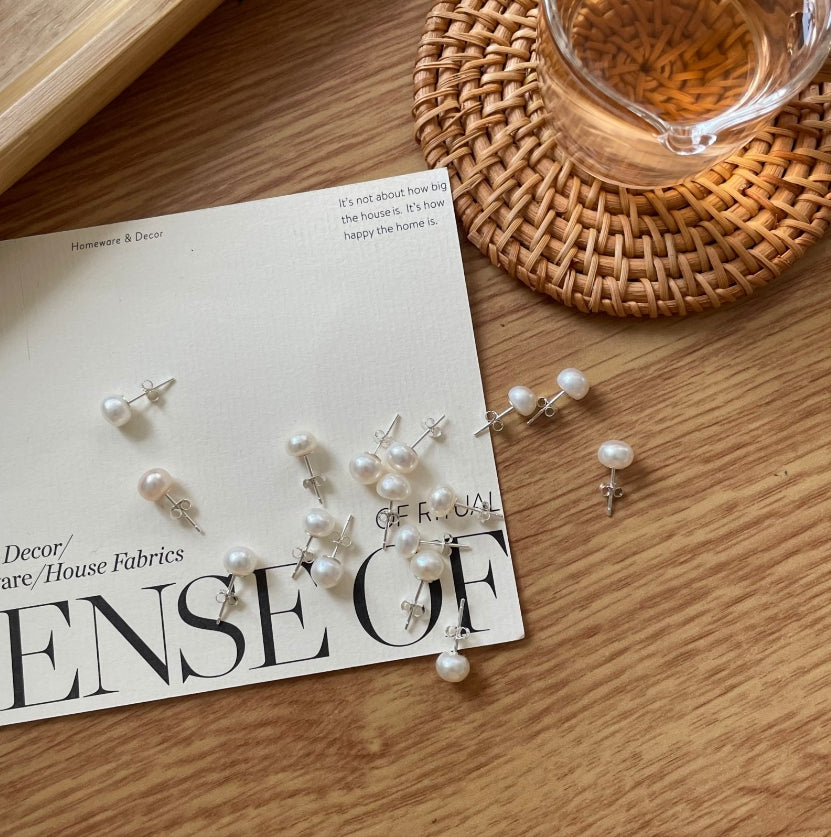 Classic Highlighted Natural Pearl Earrings