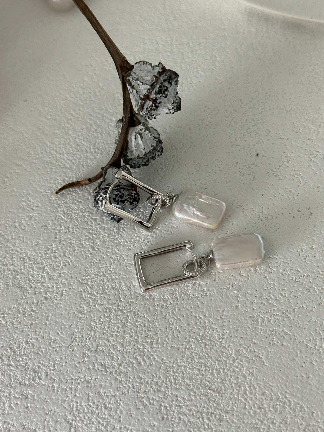 Chic Silver Earrings with Pearlescent Drops