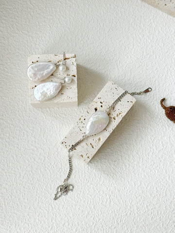 Teardrop-- Baroque Pearl Bracelet